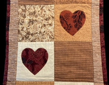 Load image into Gallery viewer, eBOOKLET: A DOZEN WAYS TO BINDS YOUR QUILTS