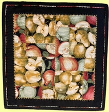 Load image into Gallery viewer, eBOOKLET: A DOZEN WAYS TO BINDS YOUR QUILTS