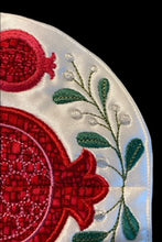 Load image into Gallery viewer, eBOOKLET: A DOZEN WAYS TO BINDS YOUR QUILTS