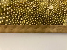 Load image into Gallery viewer, eBOOKLET: A DOZEN WAYS TO BINDS YOUR QUILTS