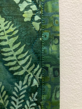 Load image into Gallery viewer, eBOOKLET: A DOZEN WAYS TO BINDS YOUR QUILTS