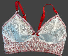 Load image into Gallery viewer, LEARN TO SEW A COMFORTABLE & SUPPORTIVE WIRELESS BRA