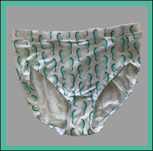 Load image into Gallery viewer, SMOOTHIE PANTIE PATTERN - free shipping within Canada