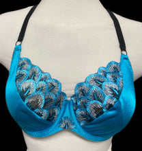 Load image into Gallery viewer, LEARN TO SEW THIS ULTRA FEMININE BEGINNER FRIENDLY BRA WITH LACE
