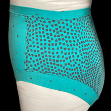 Load image into Gallery viewer, SUPER COMFY BLISS PANTIE CLASS *** VIDEO TUTORIAL INCL PATTERN and eBook Liz&#39;s Top 50 Tips for sewing with Knits.

