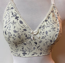 Load image into Gallery viewer, Bamboo knit fabric - Buttery cream with berries and leaves
