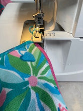 Load image into Gallery viewer, MAKING FRIENDS WITH YOUR SERGER
